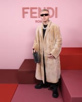 �w2026�N�t�� �E�B�����Y�E�����Y�R���N�V�����xLazza 