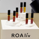 �I�������̂܂܃R�X���ɂȂ����悤�c���A���u�w�n�j�[���X�^�[�x20�N�Ԃ���V�A�I���R���̐O�p���e�t��11��6������ 