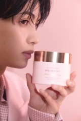 ���ێ����O�W���A���[���C���uSHEA&KUKUI�v���ʃr�W���A���ɓo�ꂵ��ONE N�f ONLY�E���쒼�� 