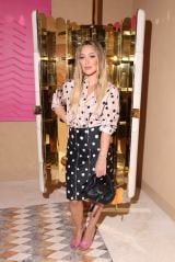 FENDIwpbcH tFfB ~mvxI[vjOCxgɓoꂵHilary Duff 