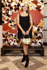 FENDIwpbcH tFfB ~mvxI[vjOCxgɓoꂵLeonetta Luciano 