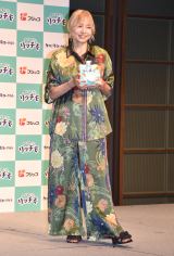 �t�W�b�R�w���b�`���x�̐V���i���\��ɏo�Ȃ����R���q�q �iC�jORICON NewS inc. 