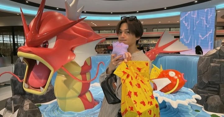 八木勇征、“推し活”を楽しむオフショットに反響「いっぱい買ってる