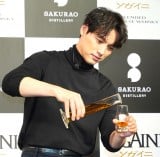 �o�D���ԂƃE�C�X�L�[��n�ނ��Ƃ𖾂��������m����=�u�����f�b�h�W���p�j�[�Y�E�C�X�L�[SOGAINI �VCM���\�� (C)ORICON NewS inc. 