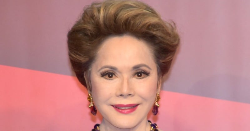 デヴィ夫人“同居人”の口笛演奏者、結婚&出産を報告「デヴィ夫人に名前を命名していただき…」