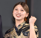 竹内朱莉、書道の生パフォーマンスで“闘強導夢” プロレス愛に棚橋弘至が社長権限で「昇給!」