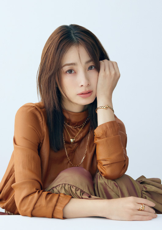 40歳・上戸彩、3児の母になっても変わらぬ美しさ 仕事と家庭の両立