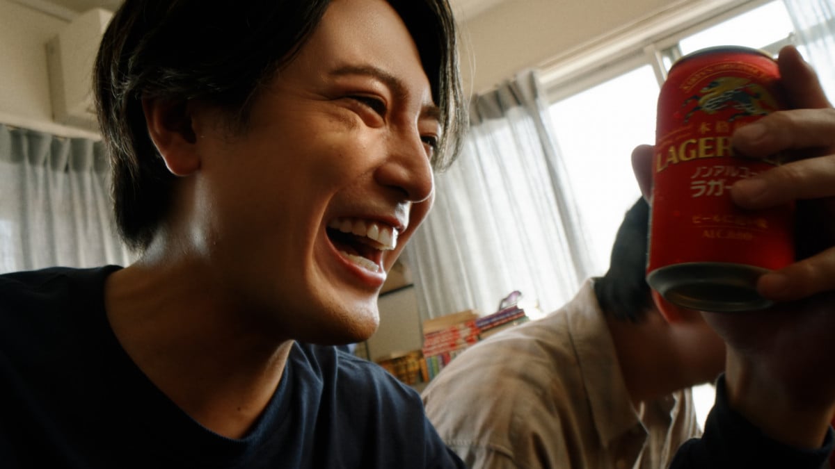 松重豊・榮倉奈々・間宮祥太朗が『ラガーゼロ』新CM出演、「本当にノンアル?」大好物とのペアリングを大絶賛