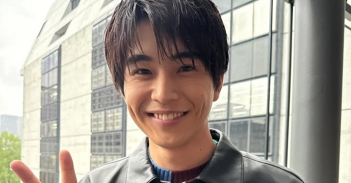 中沢元紀が「輝くお兄さん」に 爽やかな笑顔＆“ドヤ顔”で白衣姿など