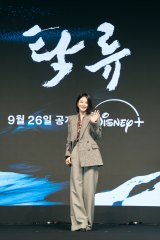 �V���E�C�F�E��=�I���W�i���؍��h���}�V���[�Y�w�����x�f�B�Y�j�[�v���X�Ŕz�M��(C)2025 Disney and its related entities 