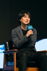 �`���E�`�����~���ē�=�I���W�i���؍��h���}�V���[�Y�w�����x�f�B�Y�j�[�v���X�Ŕz�M��(C)2025 Disney and its related entities 