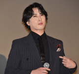 Snow Man�{�ڗ����A�w�΋򒹂��A�򂤁x���䂠�����Ń{���� �h���X�R�[�h���u�����ĂȂ��āc�v �M���M������Ńh���� 