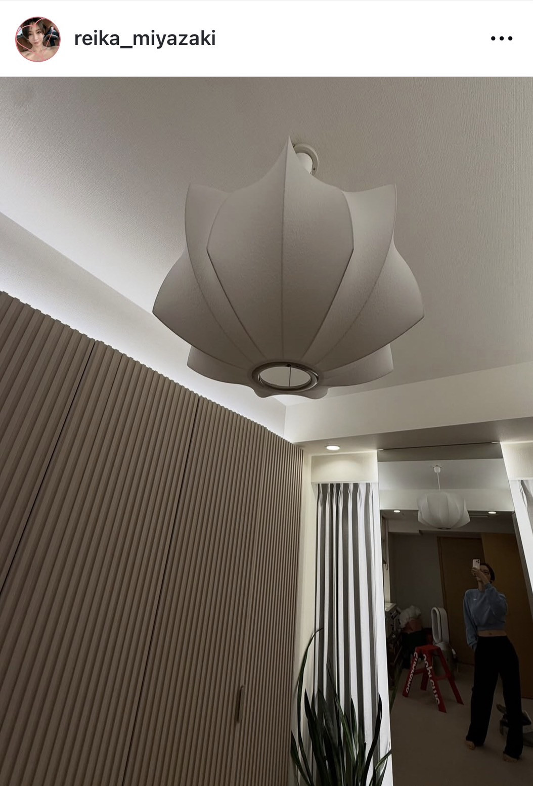 黒木啓司さんの妻・宮崎麗果、ブランドバッグがずらりと並ぶ