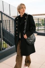 �Ȃɂ�j�q�E���}�x�C�A���@�����e�B�m�܂Ƃ��o�� 