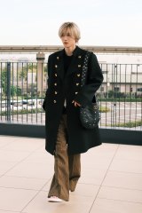 �Ȃɂ�j�q�E���}�x�C�A���@�����e�B�m�܂Ƃ��o�� 