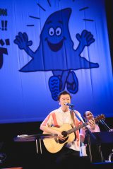 【レア】桑田佳祐、FMイベント大判ポスターKDDI、おまけ付き 桑田佳祐、茅ヶ崎FM開局2周年記念イベントで地元への感謝伝える