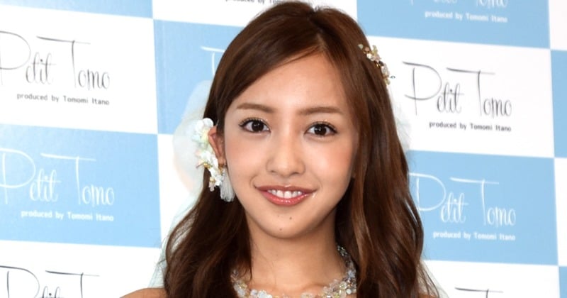 34歳・板野友美、ビキニ姿の沖縄バカンスショットに反響「さすがのスタイル」「神ってる」「マーメイドみたい」