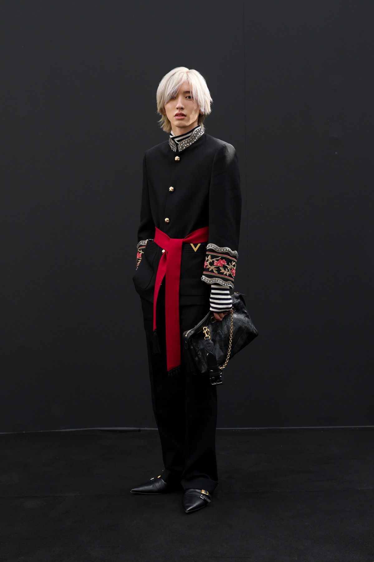 なにわ男子・道枝駿佑、ヴァレンティノのコレクションに参加 銀髪