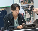 �wRE.UNIQLO STUDIO ���ۃ��y�A�f�[�L�O�C�x���g�x�ɏo�Ȃ������b�`�E�R�J�h�P���^���E (C)ORICON NewS inc. 