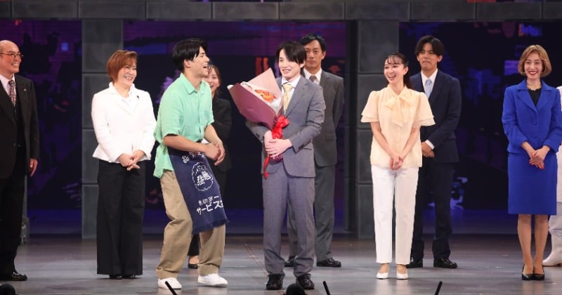 浜中文一、大阪松竹座さよなら公演でサプライズ祝福される キャスト全員&客席が「文ちゃーん♪」大合唱