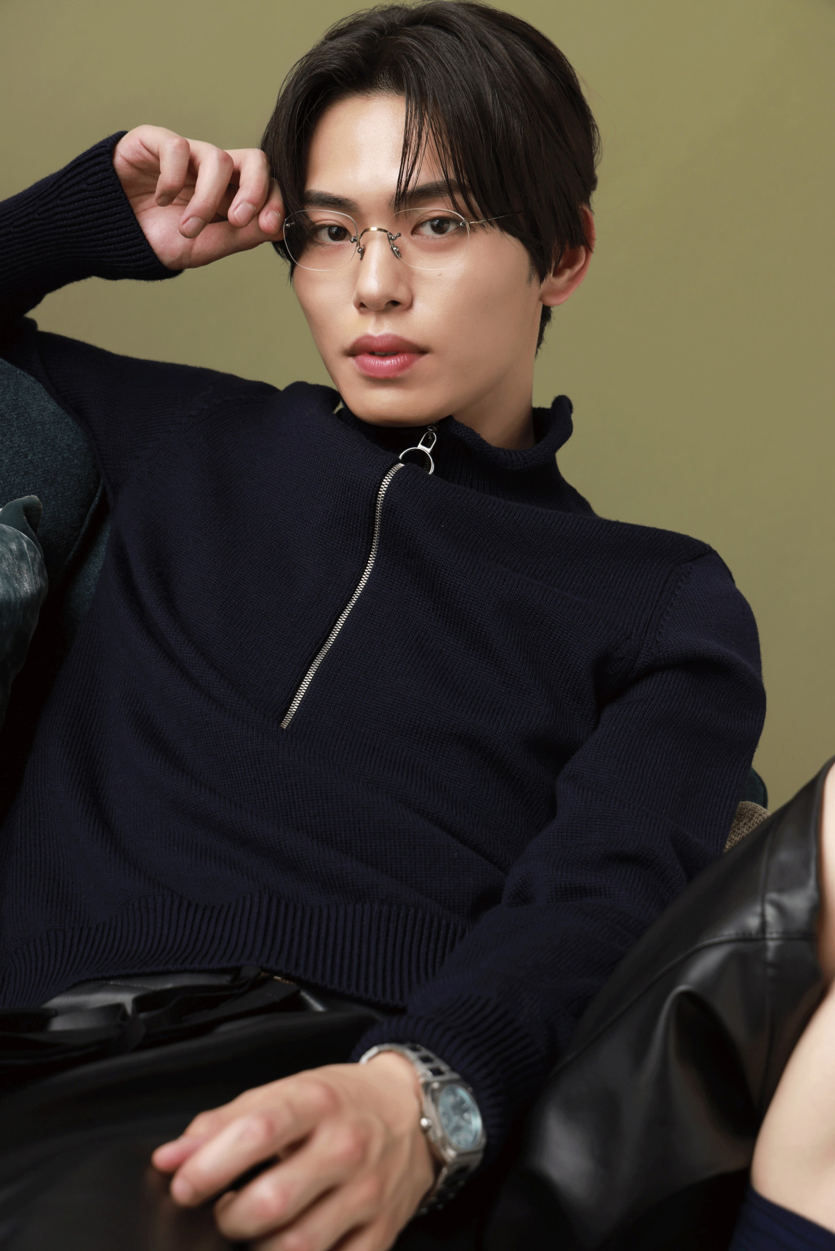 IMP.影山拓也、“沼る”メガネビジュアル公開 全52問の質問にも回答