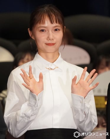 �f��w�b��5�Z���`���[�g���x�������䂠�����ɓo�d�����{�肠����(C)ORICON NewS inc. 