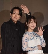 内田真礼&石川界人、結婚発表後初公の場に夫婦そろって登場 指輪がきらり 夫ののろけトークに妻が赤面「恥ずかしい!」