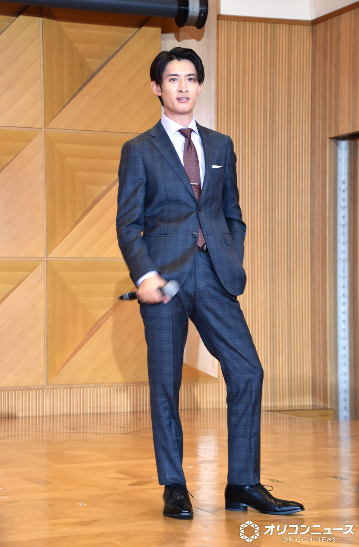 画像・写真 | Snow Man向井康二、スーツの着こなし方に黄色い歓声 田中