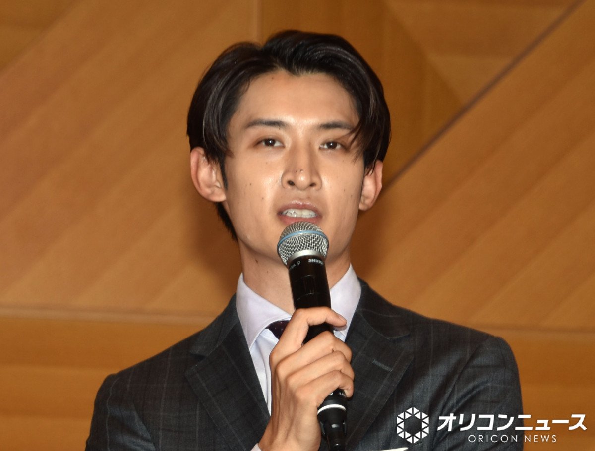 Snow Man向井康二、スーツの着こなし方に黄色い歓声 田中みな実ら「息