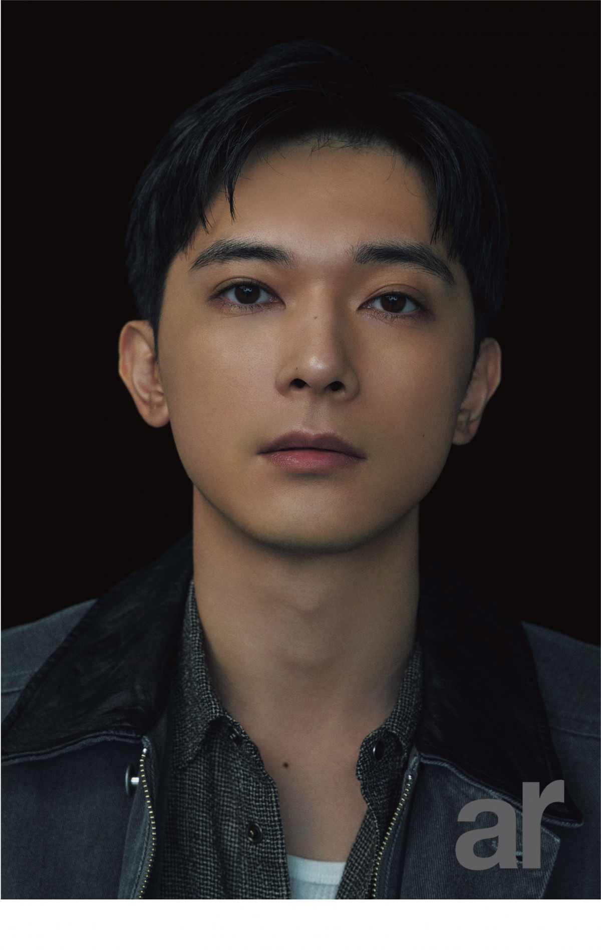 吉沢亮、思わず目を奪われる“重厚感ショット” 発売前から話題