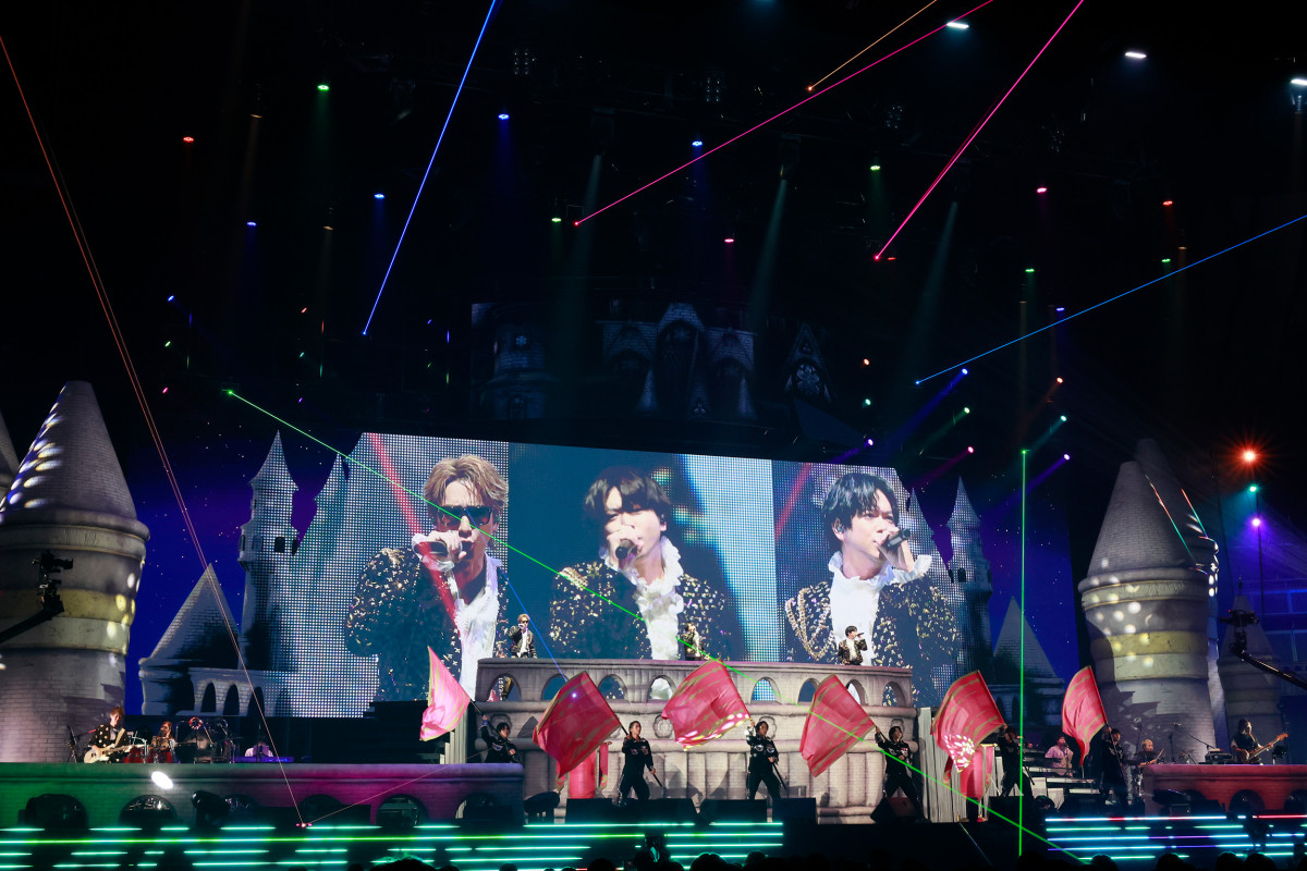 wNEWS LIVE TOUR 2025 ϐgxlA[i 