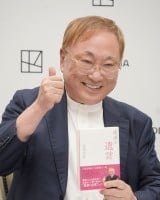 �V���w���{�̈⌾�x(�u�k��)�̔����L�O��ɓo�d�������{���펁 (C)ORICON NewS inc. 