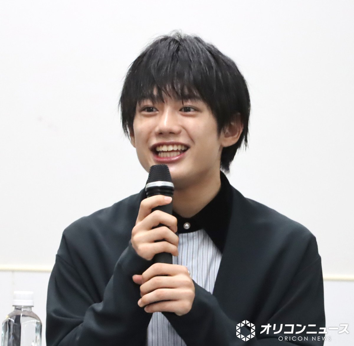 <バラ売り可>AmBitious 真弓孟之 まとめ売り AmBitious真弓孟之、ベテラン俳優2人が“おとん””おかん”に「第2の家族