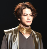 wJUNKO KOSHINO ̃R2026 S^S COLLECTIONxɓoꂵXEBiCjORICON NewS inc. 