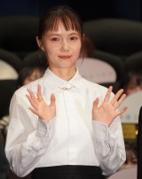 �f��w�b��5�Z���`���[�g���x�������䂠�����ɓo�d�����{�肠����(C)ORICON NewS inc. 