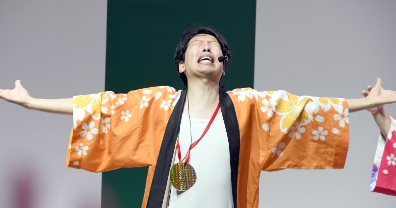 「笑顔はなく、口はずっと半開きで…」万博で踊り続けた芸人、最後に本音 藤崎マーケットら“M-1&KOC級”記録達成