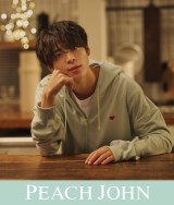 松島聡、つぶらな瞳で見つめる表情 ピーチ・ジョンの冬の新作を着こなす新作動画公開