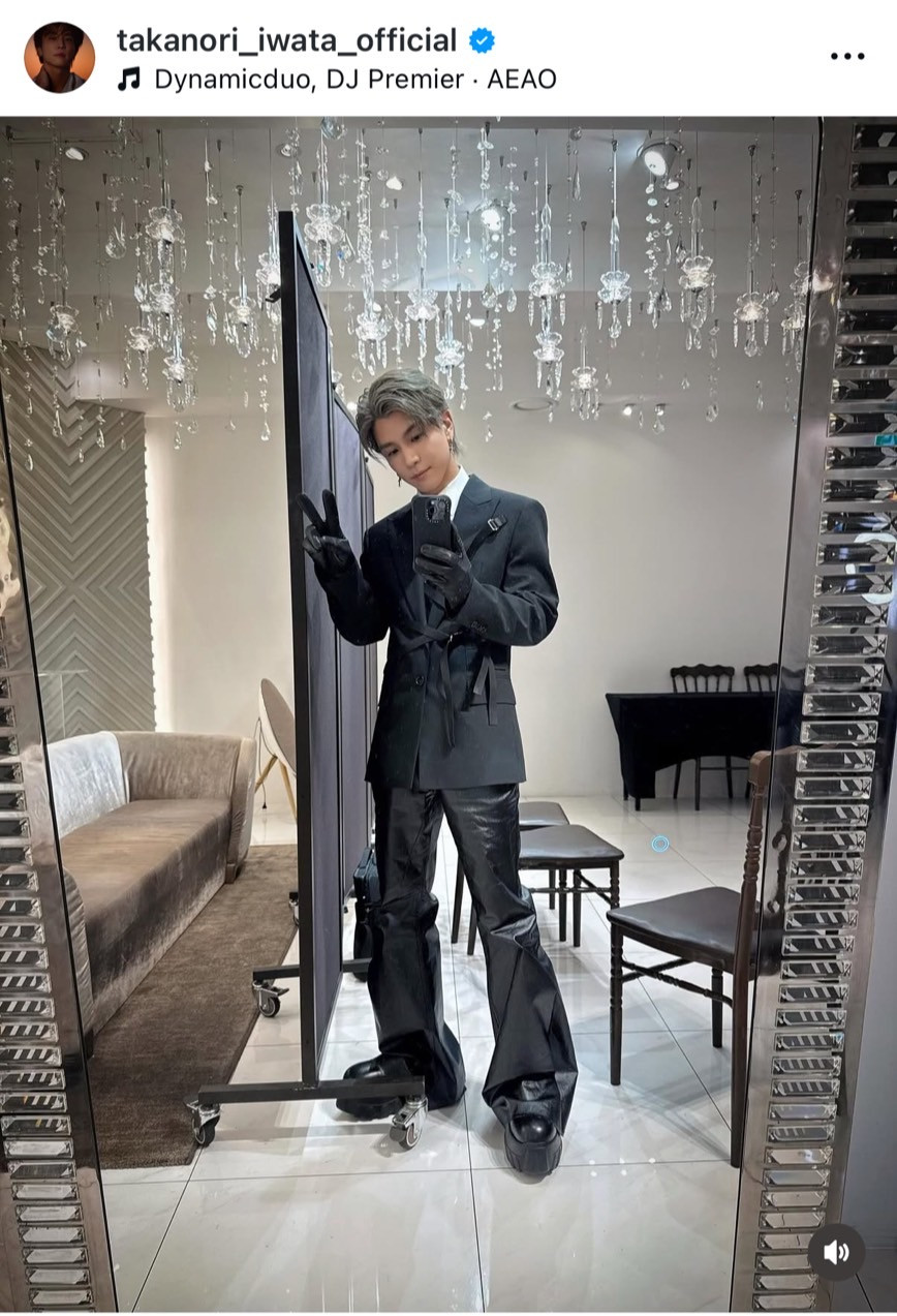 岩田剛典、ハイトーンヘアに反響「新鮮なビジュ!!めっちゃかっこいい