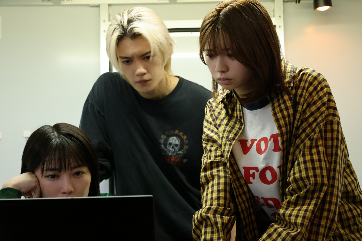 直筆サイン　桜田ひより　生写真　ドラマ　それは誘拐のはずだった　八神結以 役　b 直筆サイン 桜田ひより 生写真 ドラマ それは誘拐のはずだった 八神結以