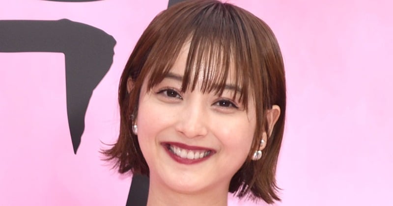佐々木希、黒髪&すっぴん風ショット公開 「透明感すごい」「神秘的な感じでお似合い」ファンメロメロ