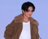 �y�K���A���z�␣�m�u�A���h�炷�@�T���O���X�O�����E�C���N�Ɋϋq�ߖ� 