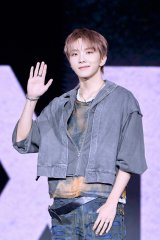 5th EPwThe ActionxLOfBAV[P[XɓoꂵBOYNEXTDOOREWOONHAK (P)&(C)KOZ Entertainment. 