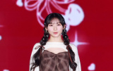 【ガルアワ】乃木坂46川崎桜、ガルアワ初出演でとびきりの笑顔 彼女感あふれる”メロい”ファッションで魅了