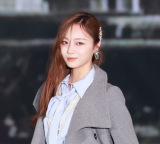 【ガルアワ】乃木坂46梅澤美波、圧倒的スタイルで視線くぎ付け ランウェイで輝く美脚披露