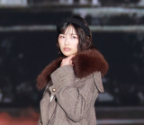 【ガルアワ】乃木坂46五百城茉央、初登場で堂々ランウェイ クールな表情&キュートなウインクの二面性で魅了