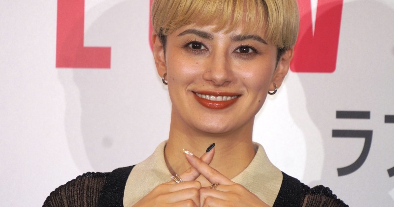 ホラン千秋、シソンヌ長谷川とAI相性診断でマッチング 麒麟・川島も納得「テレ朝で番組をやってそう」