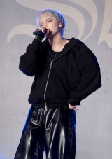 {3rdAowStarkissedx̔LÕV[P[XJÂTOMORROW X TOGETHEREHUENINGKAI (C)ORICON NewS inc. 