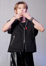 {3rdAowStarkissedx̔LÕV[P[XJÂTOMORROW X TOGETHEREYEONJUN (C)ORICON NewS inc. 