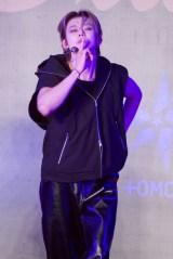 {3rdAowStarkissedx̔LÕV[P[XJÂTOMORROW X TOGETHEREYEONJUN (C)ORICON NewS inc. 