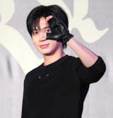 ���{3rd�A���o���wStarkissed�x�̔����L�O�̃V���[�P�[�X���J�Â���TOMORROW X TOGETHER�ETAEHYUN �iC�jORICON NewS inc. 